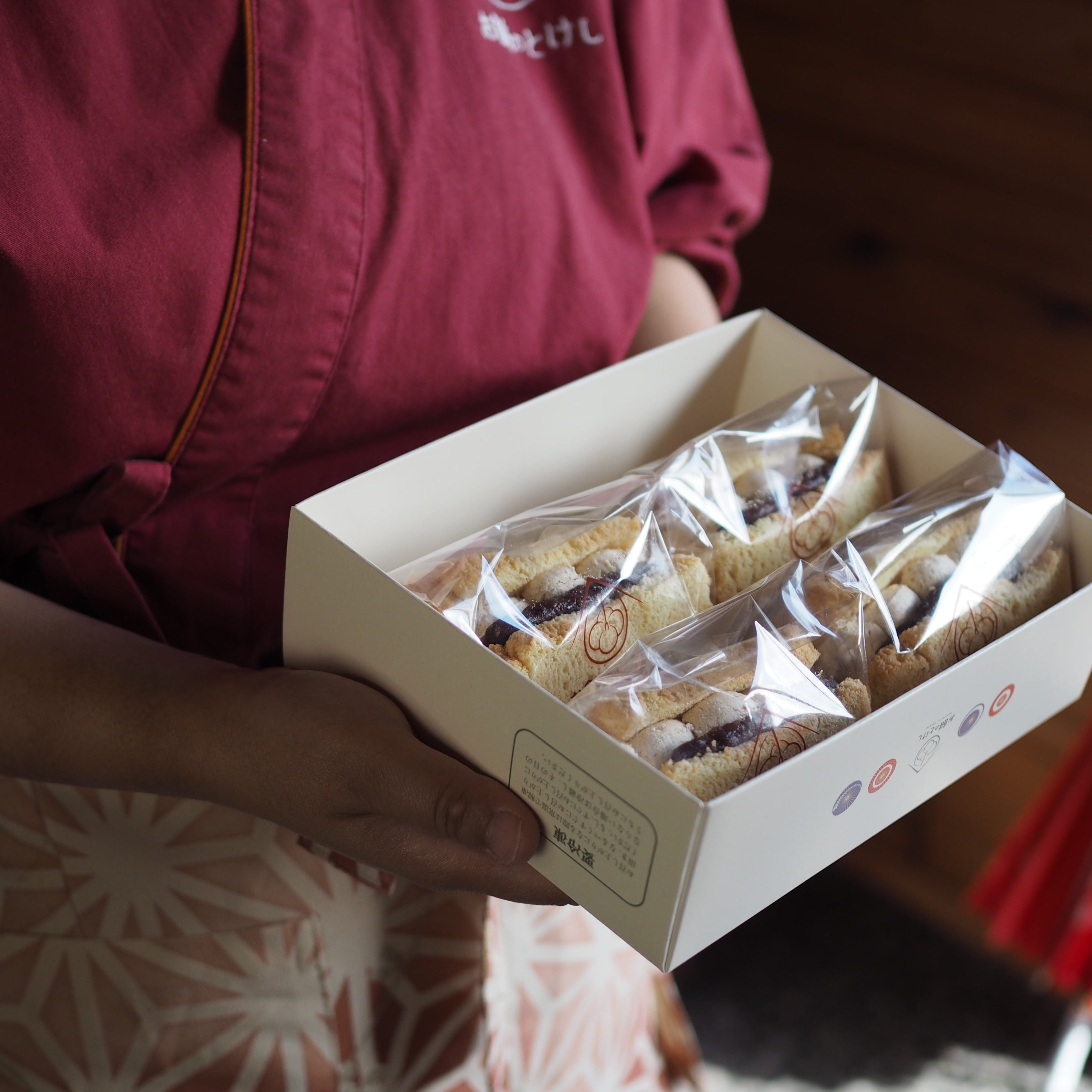 きなこもちページ、ケーキ、パフェ、和菓子、シフォンケーキ、サンド各種 きな粉クリームとあんこの米粉シフォンサンド – お餅のとけし